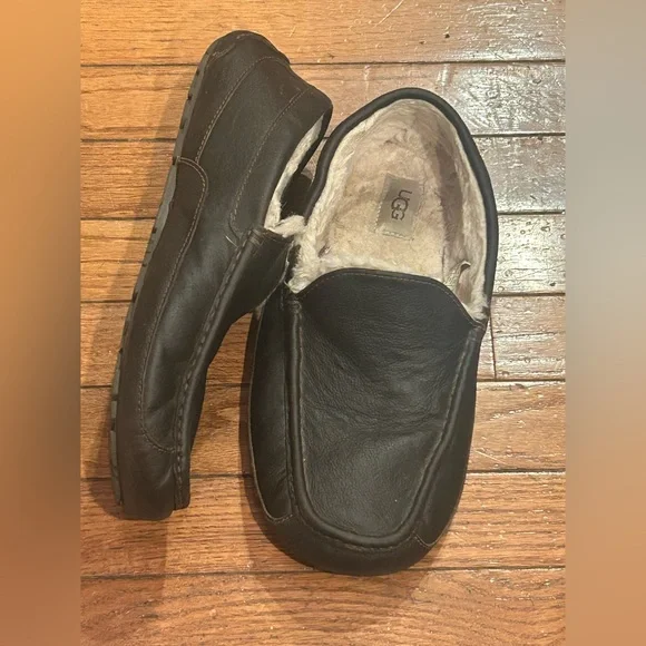 UGG Ascot Men's Leather Slipper, Size 11EEE- Espresso